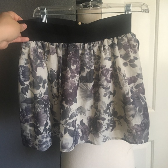 Iris Cream and Purple Flower flare Skirt - Picture 2 of 6
